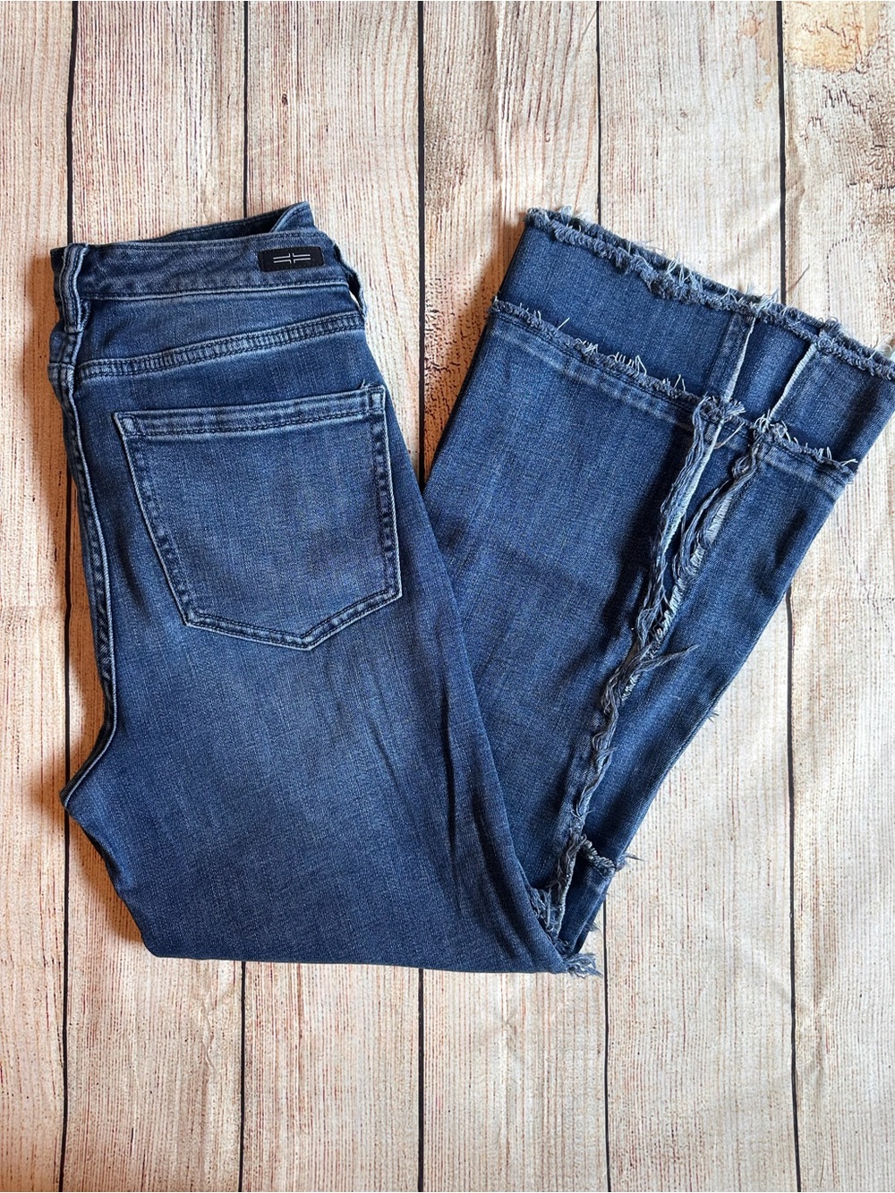 Liverpool Los Angeles Frayed Side Seam Flare Jeans – Size 6/28